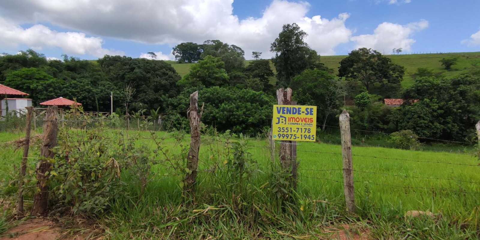 Vende-se dois terrenos